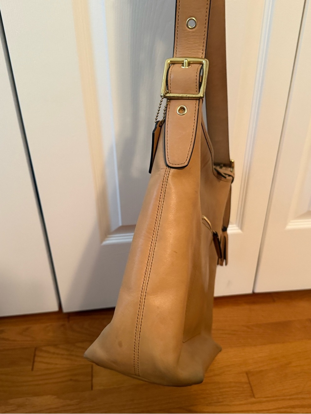 Vintage Coach Legacy Tassel Bucket Bag in Tan Leather - Picture 6 of 8